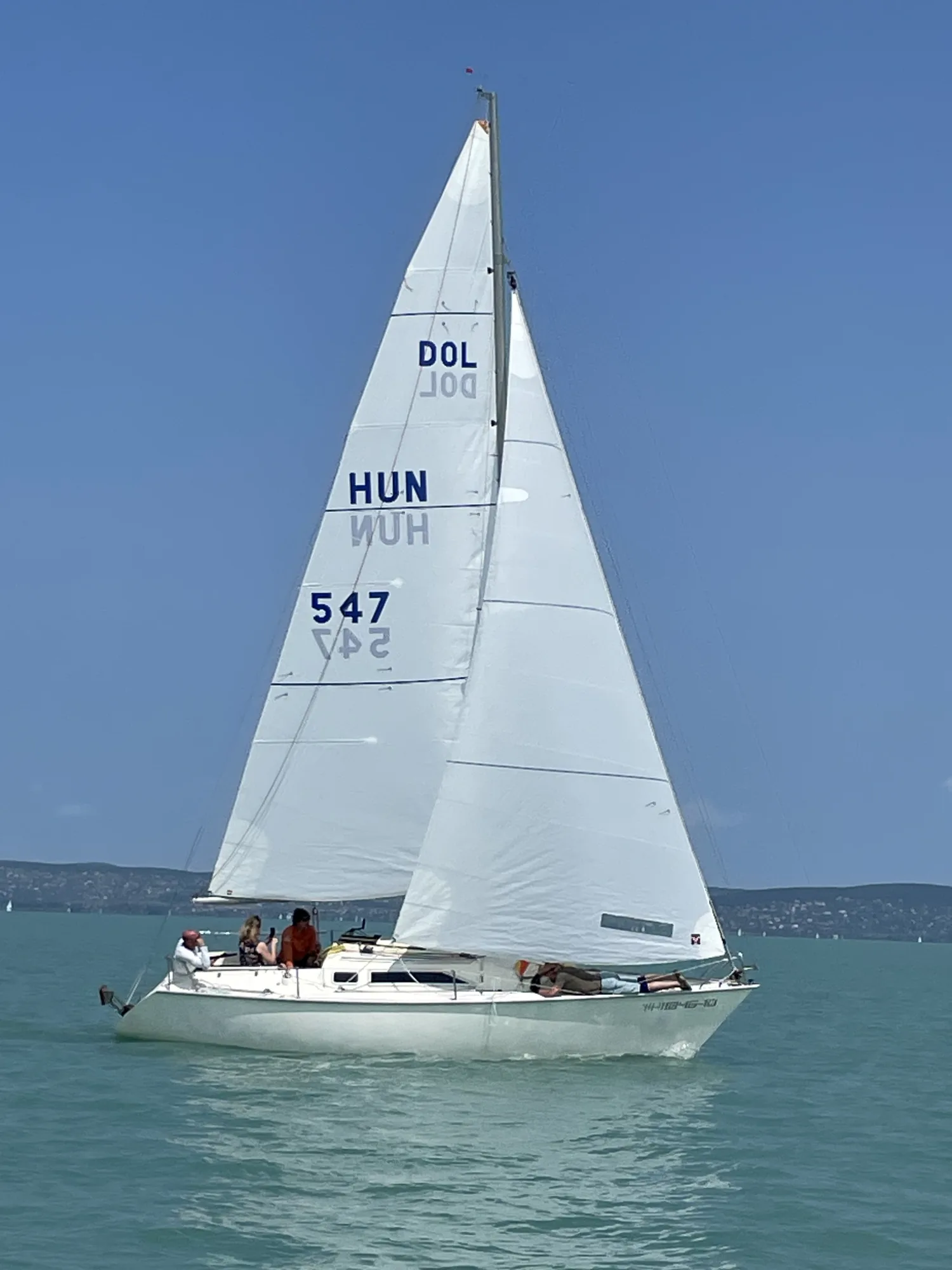 Vitorlázás a Balatonon